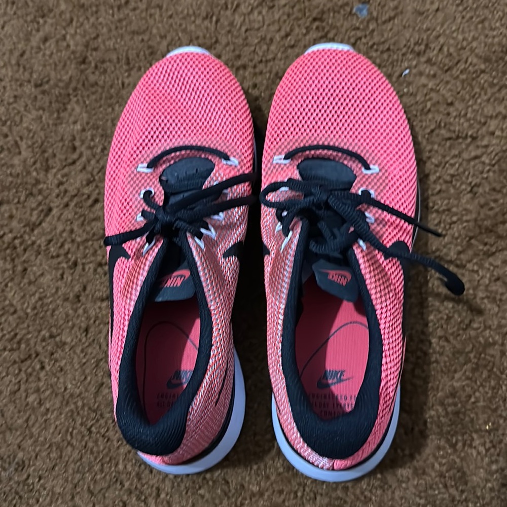 Nike tennis shoes